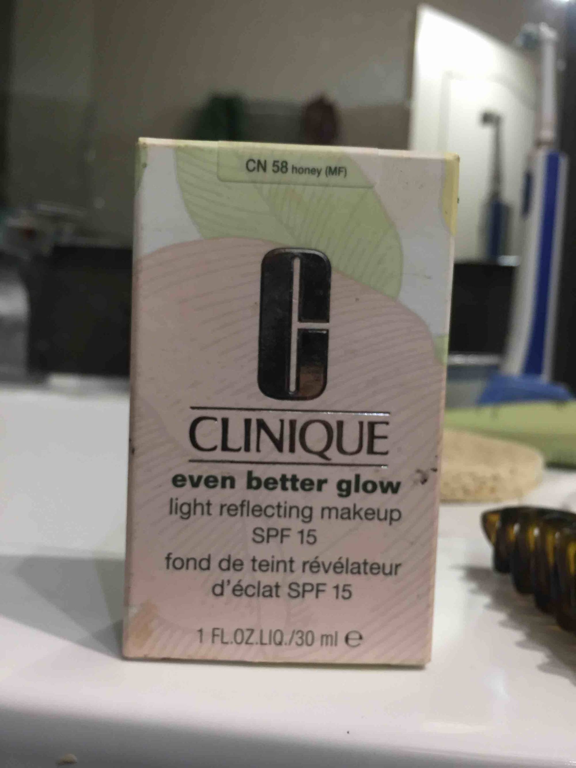 CLINIQUE - Even better glow - Fond de teint révélateur d'éclat SPF 15