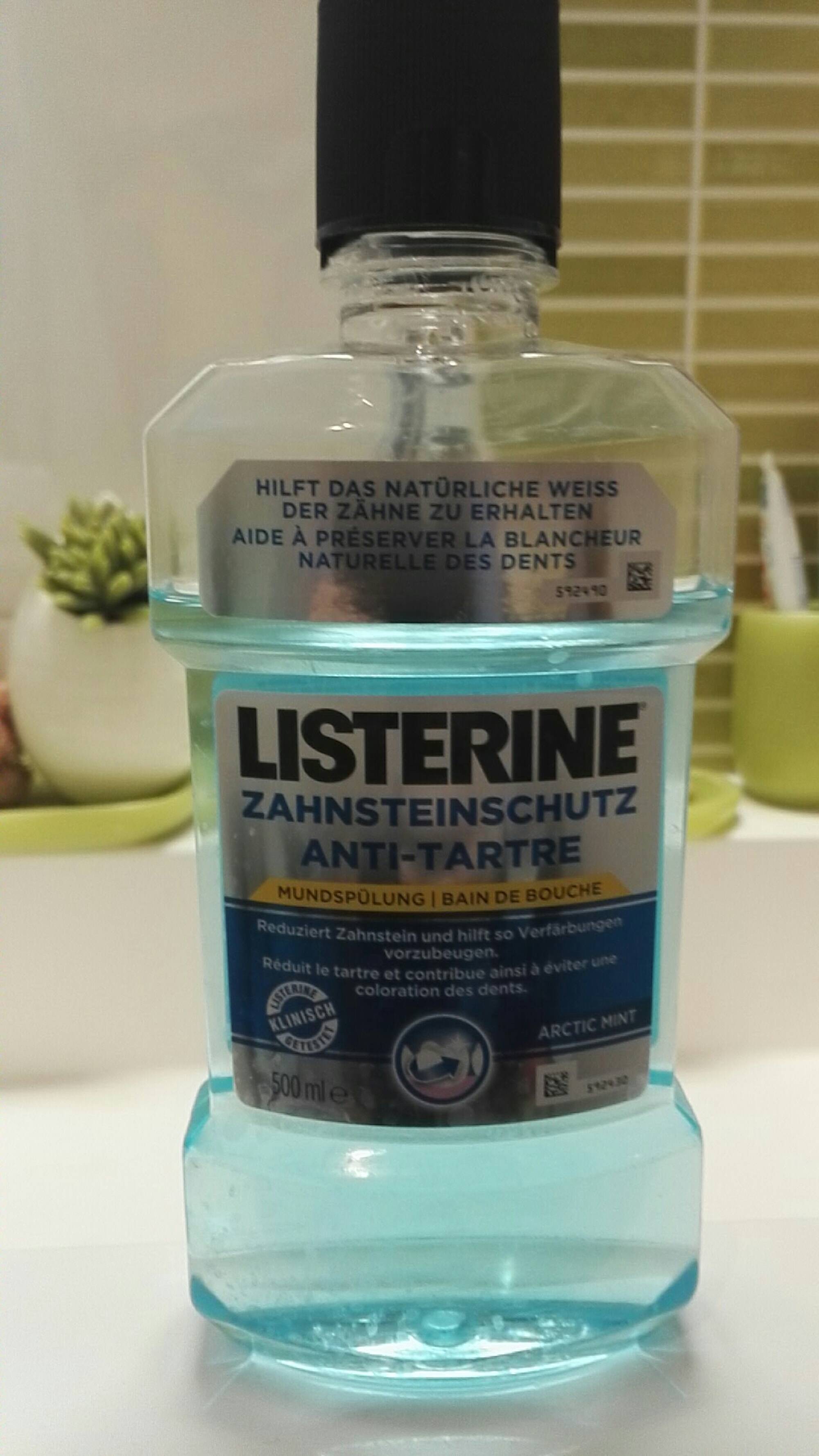 Le bain de bouche soin blancheur Listerine est une solution