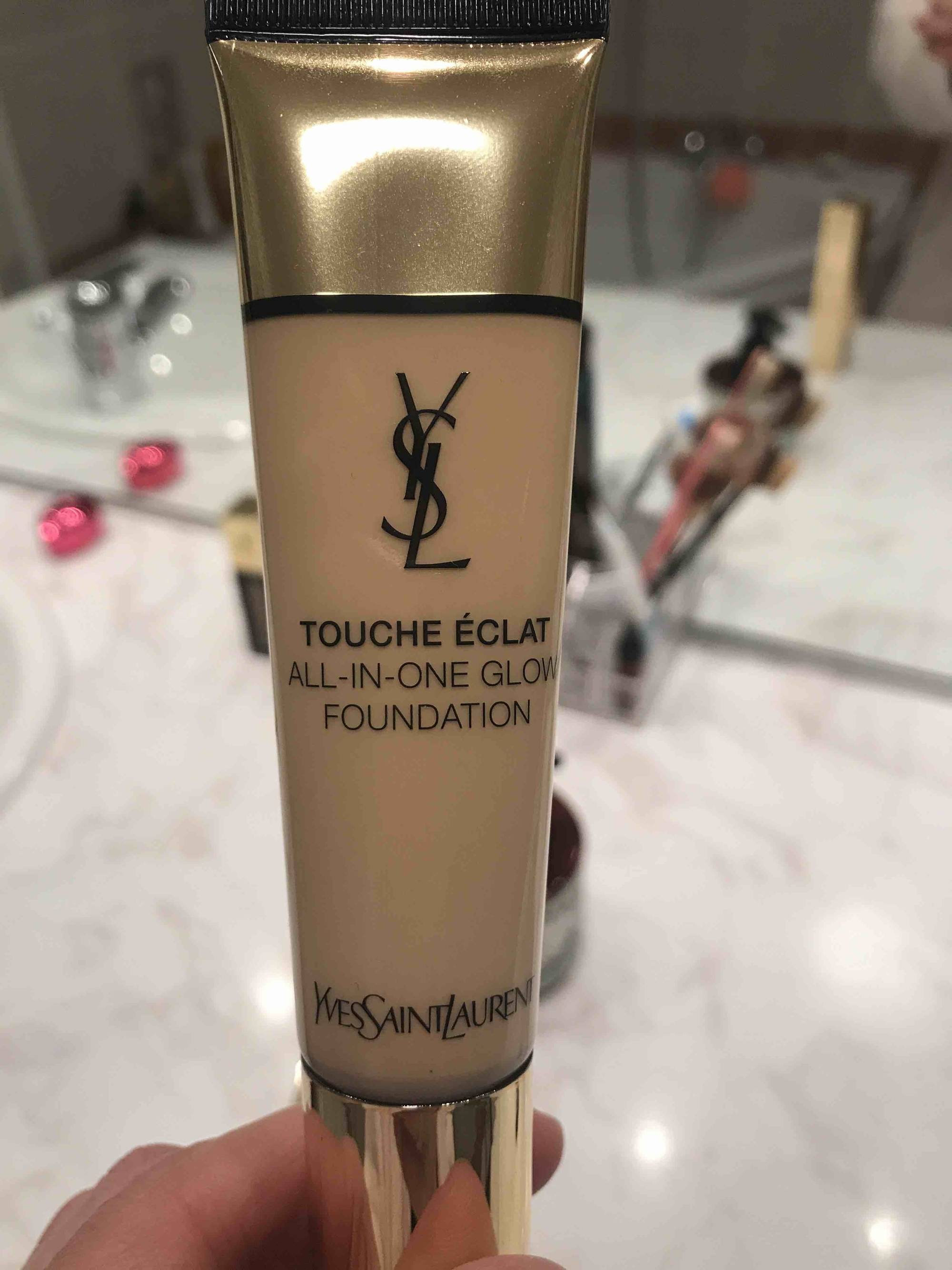 YVES SAINT LAURENT - Touche éclat - All-in-one glow foundation B30 almond