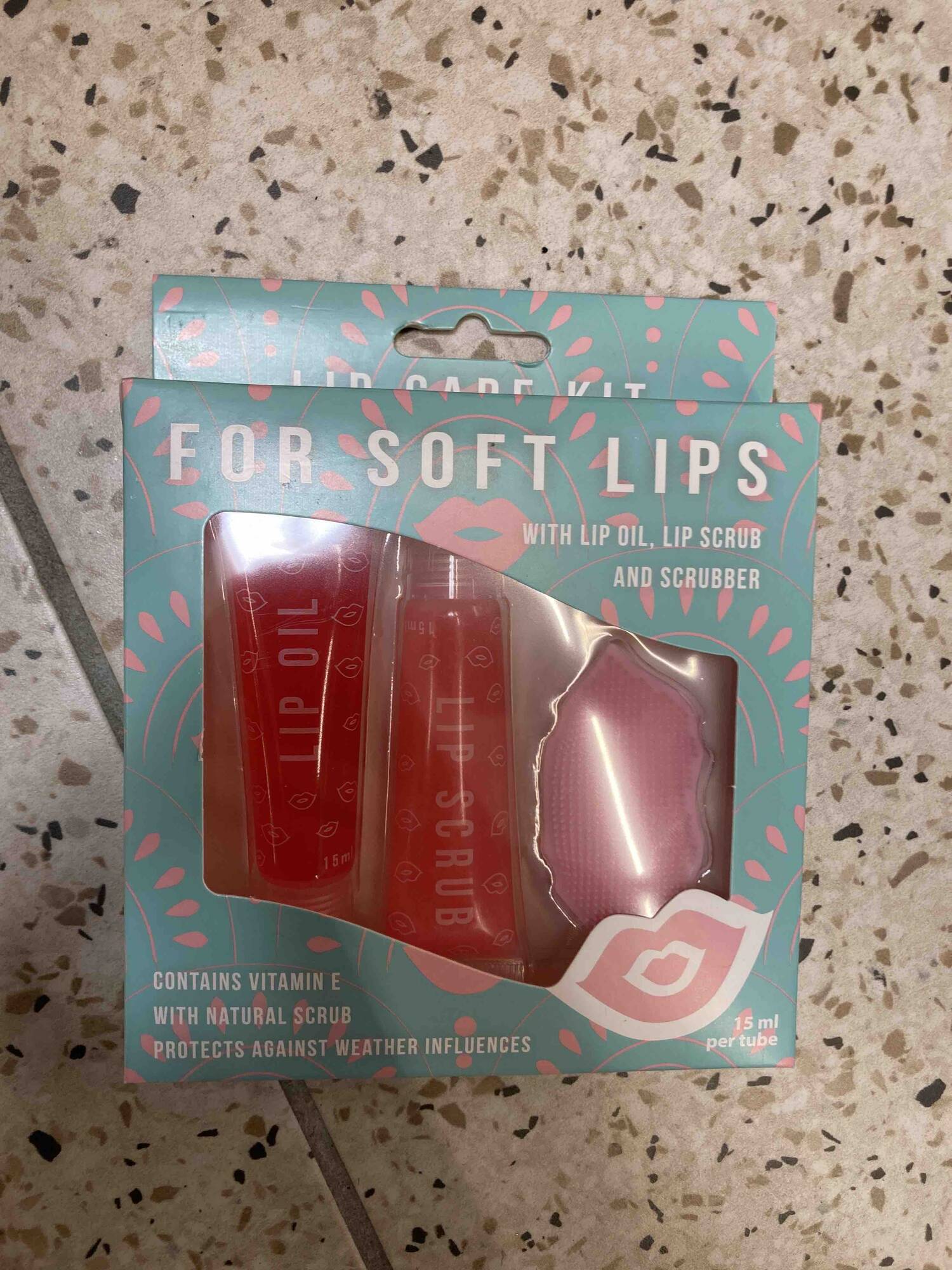 DAYES - Kit for soft lips