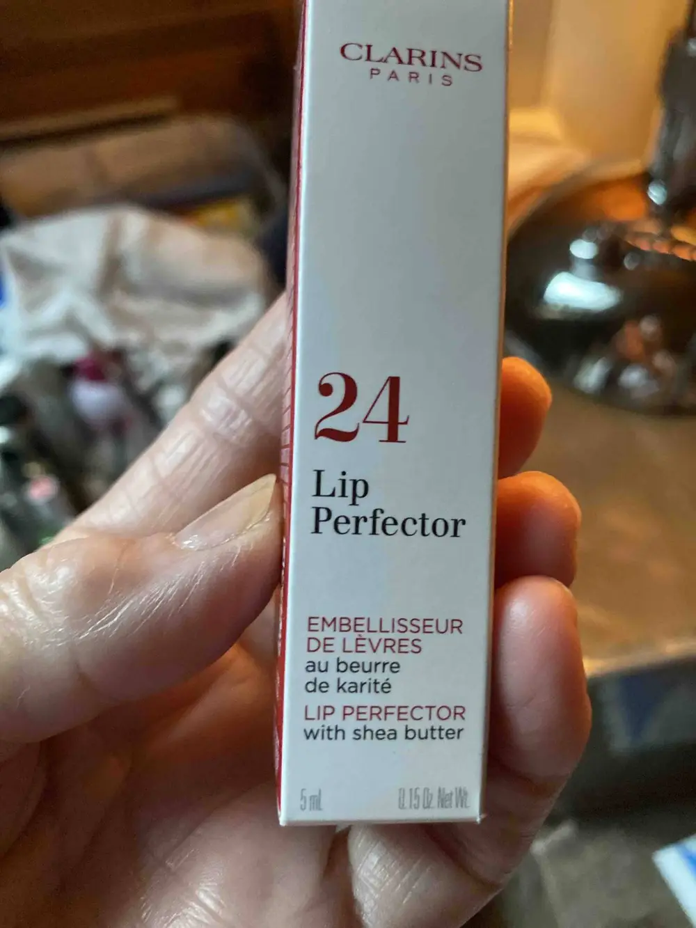 CLARINS - Embellisseur de lèvres au beurre de karité 24