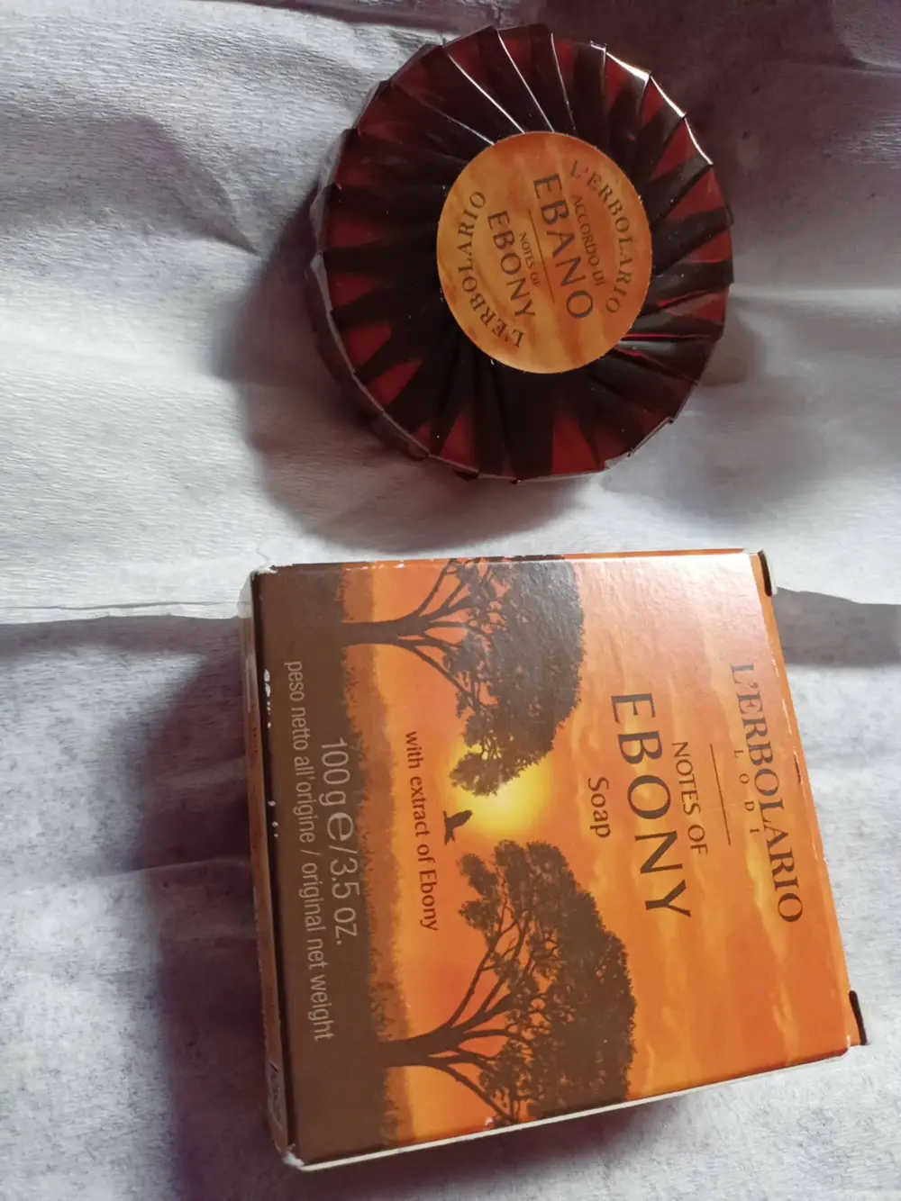 L'ERBOLARIO - Notes of ebony soap
