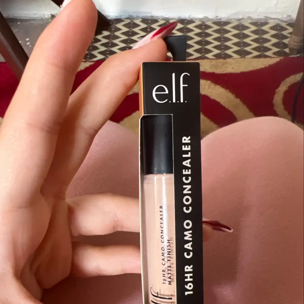 E.L.F. - 16HR camo concealer matte finish