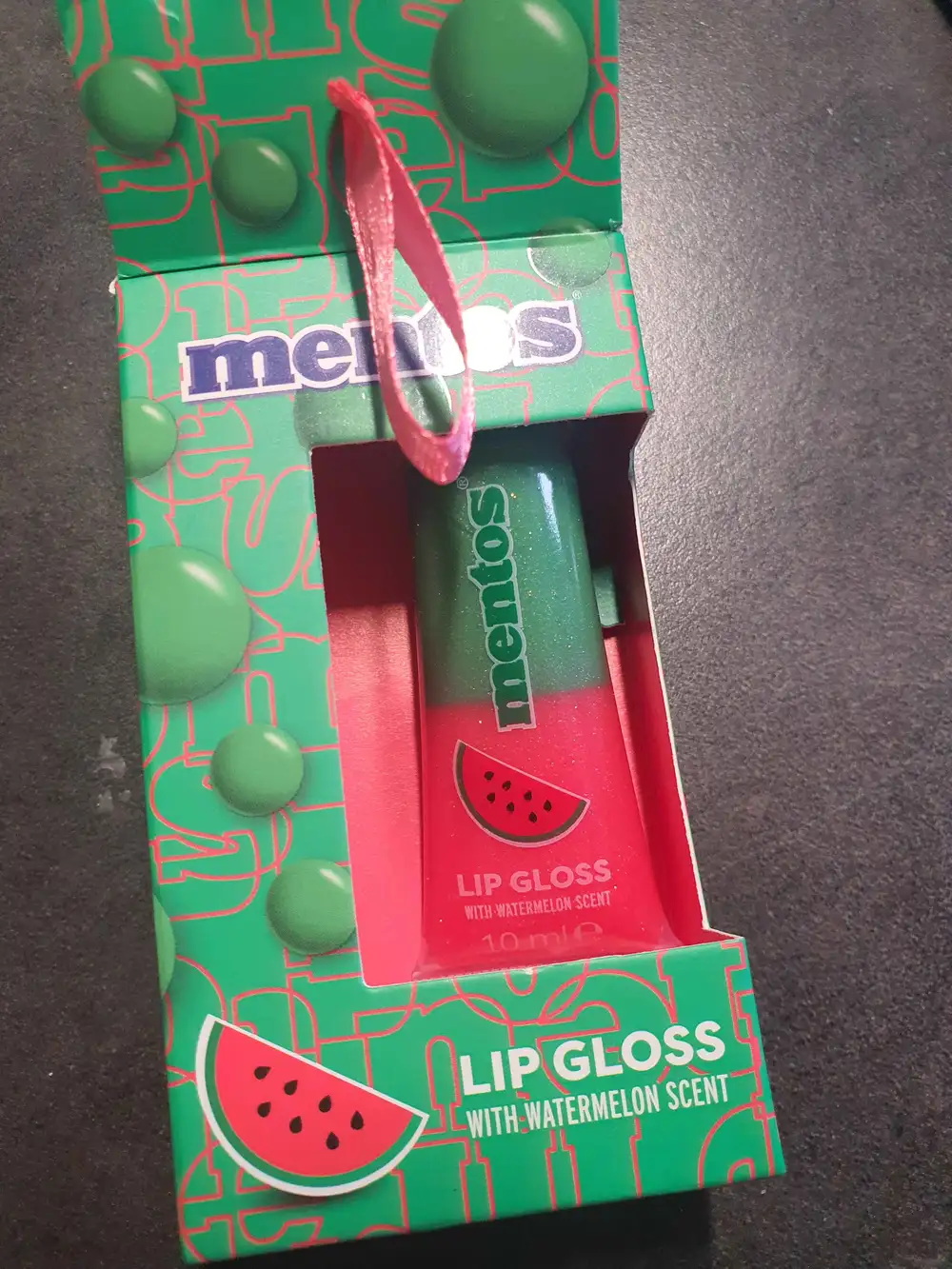 MENTOS - Lip gloss with watermelon scent