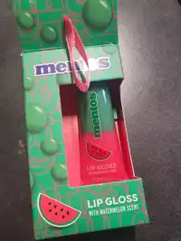 MENTOS - Lip gloss with watermelon scent