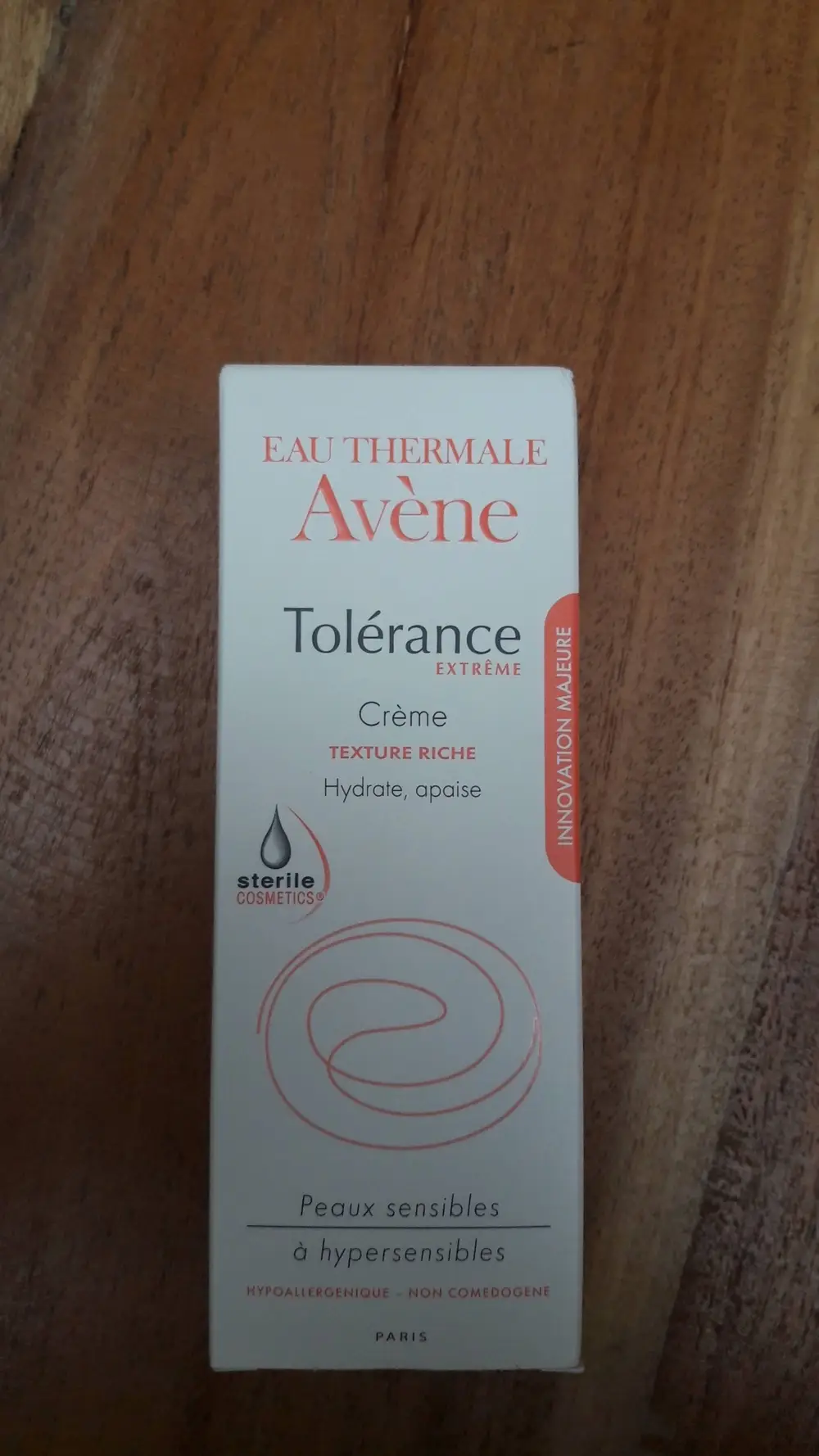 EAU THERMALE AVÈNE - Tolérance extrême crème texture riche hydrate, apaise