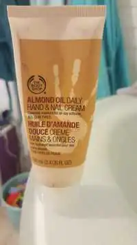 THE BODY SHOP - Crème mains & ongles à l'huile d'amande douce