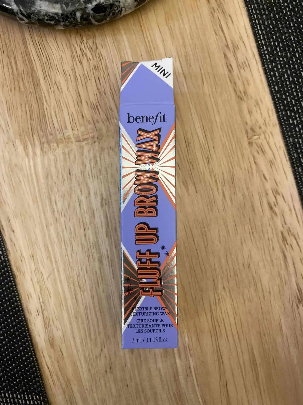 BENEFIT - Fluff up brow wax - Cire souple texturisante pour les sourcils