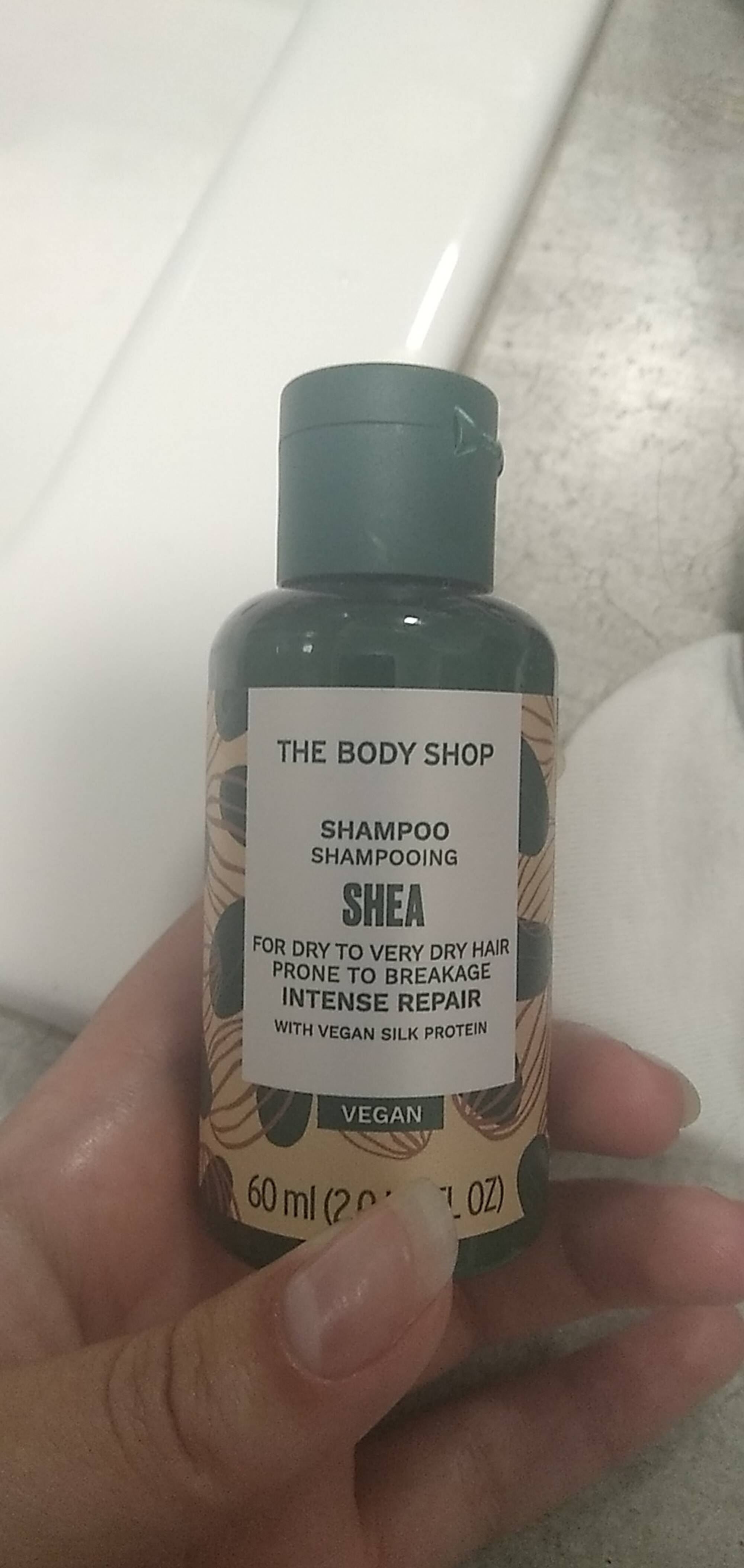 THE BODY SHOP - Shampooing shea intense repair