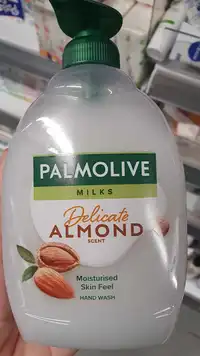 PALMOLIVE - Milks delicate almond scent - Hand wash