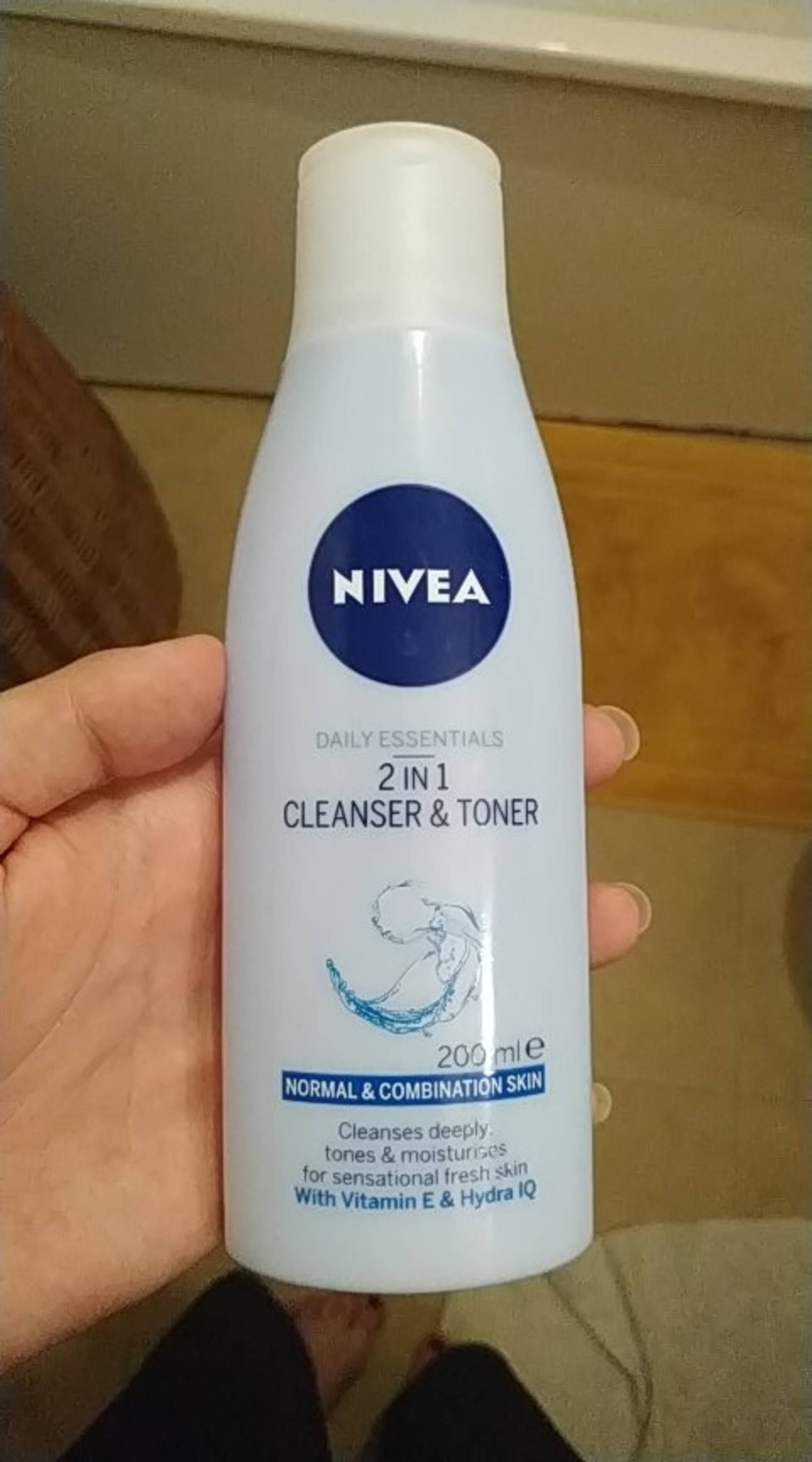 NIVEA - 2 in 1 cleanser & toner 
