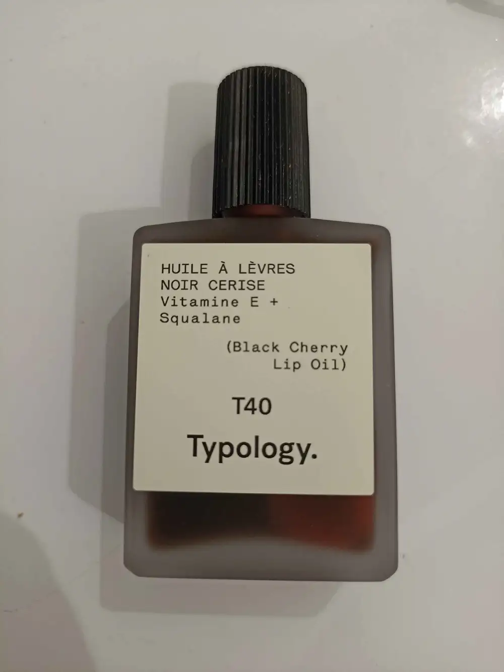 TYPOLOGY - T40 - Huile à lèvres noir cerise