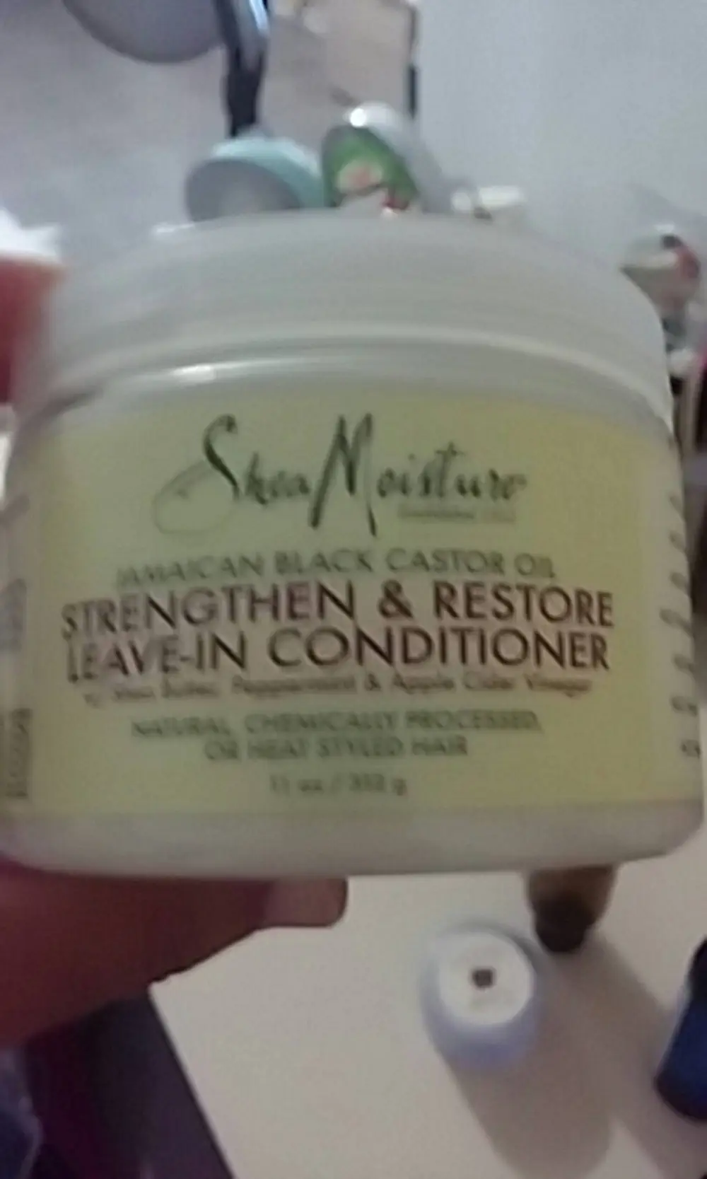 SHEA MOISTURE - Jamaican black castor oil - Strengthen & restore leave-in conditioner