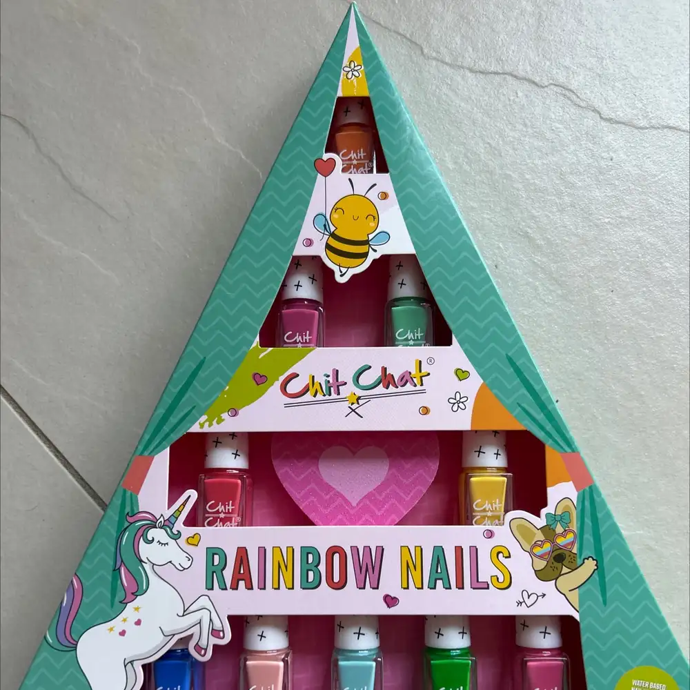 CHIT CHAT - Rainbow nails