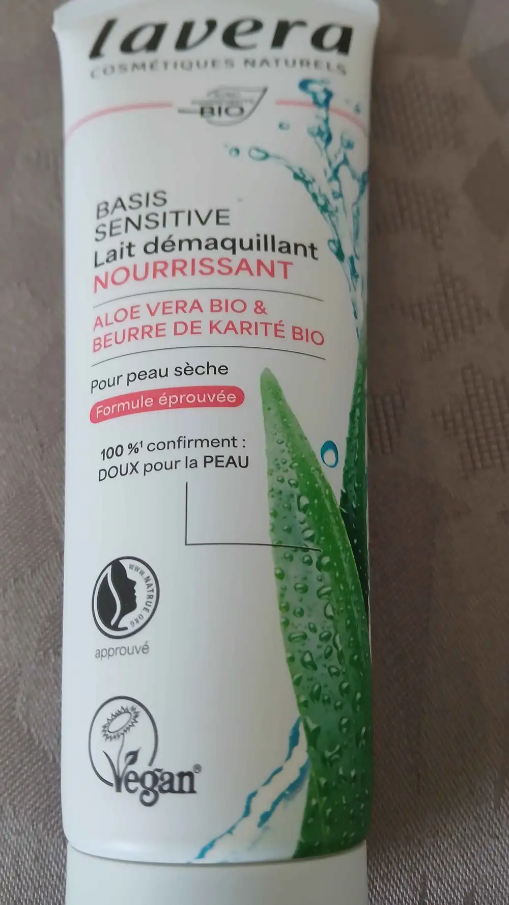 LAVERA - Basis sensitive - Lait démaquillant nourrissant