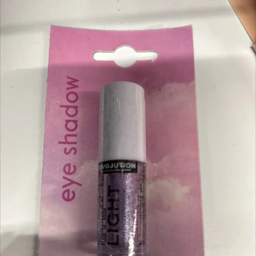 REVOLUTION BEAUTY - Liquide eye shadow light
