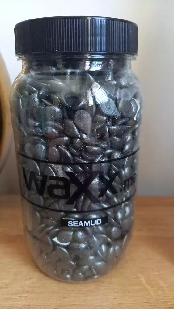 WAXX.ME - Seamud - Depilation procedure for film hot wax