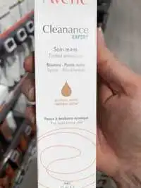 EAU THERMALE AVÈNE - Cleanance expert - Soin teinté boutons points noirs