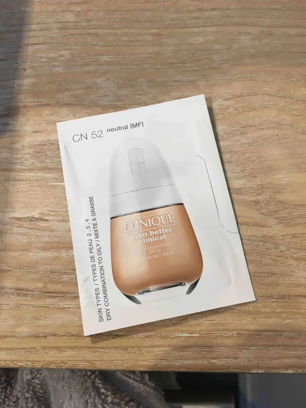 CLINIQUE - Fond de teint sérum SPF 20