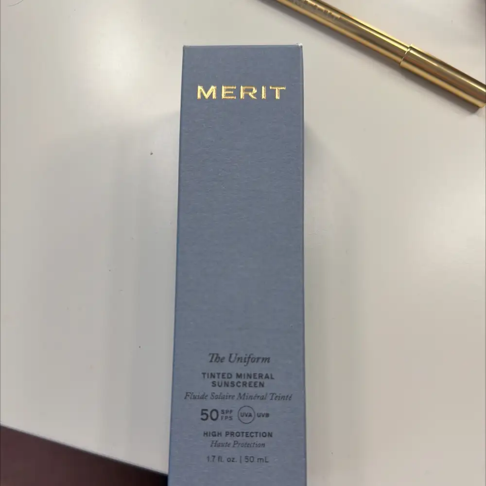 MERIT BEAUTY - The uniform - Fluide solaire minéral teinté SPF50