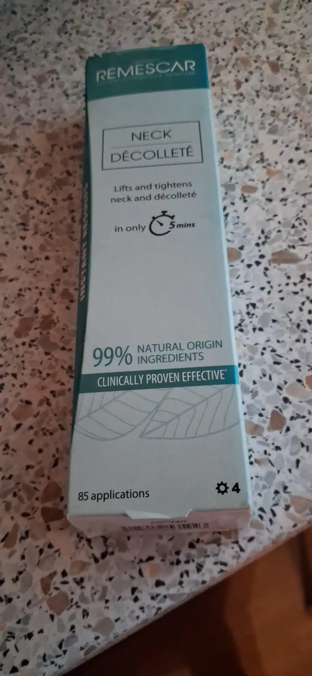 REMESCAR - Instant results - Lifts and tightens neck and décoletté