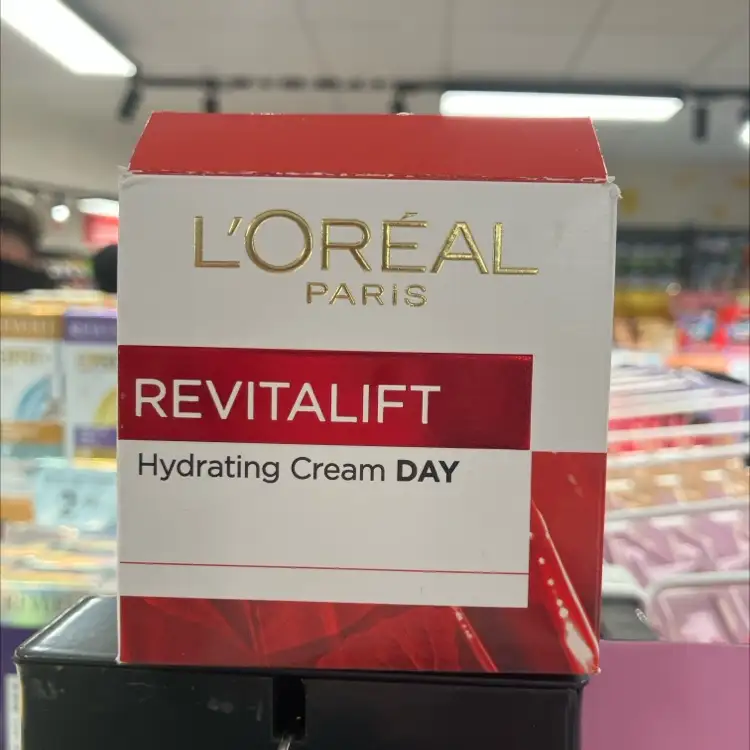 L'ORÉAL - Revitalift hydrating cream day
