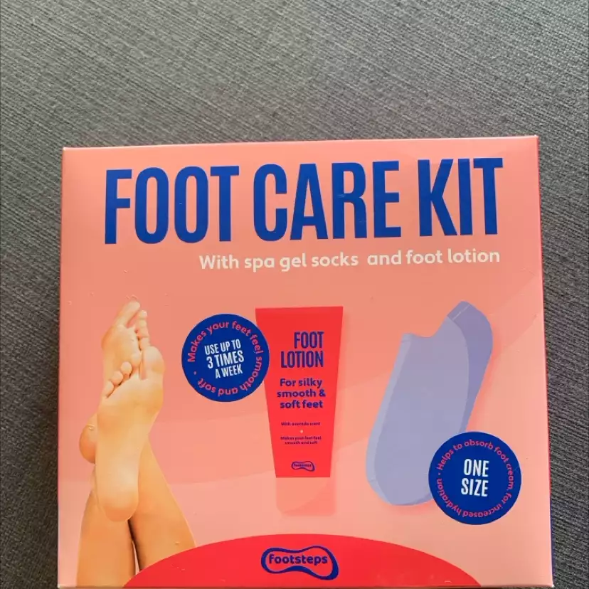 FOOTSTEPS - Foot care kit - Spa gel socks and foot lotion