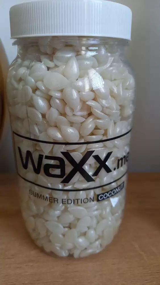 WAXX - Summer edition - Depilation procedure for film hot wax