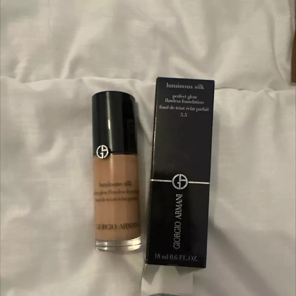 GIORGIO ARMANI - Luminous silk - Fond de teint éclat parfait 5.5