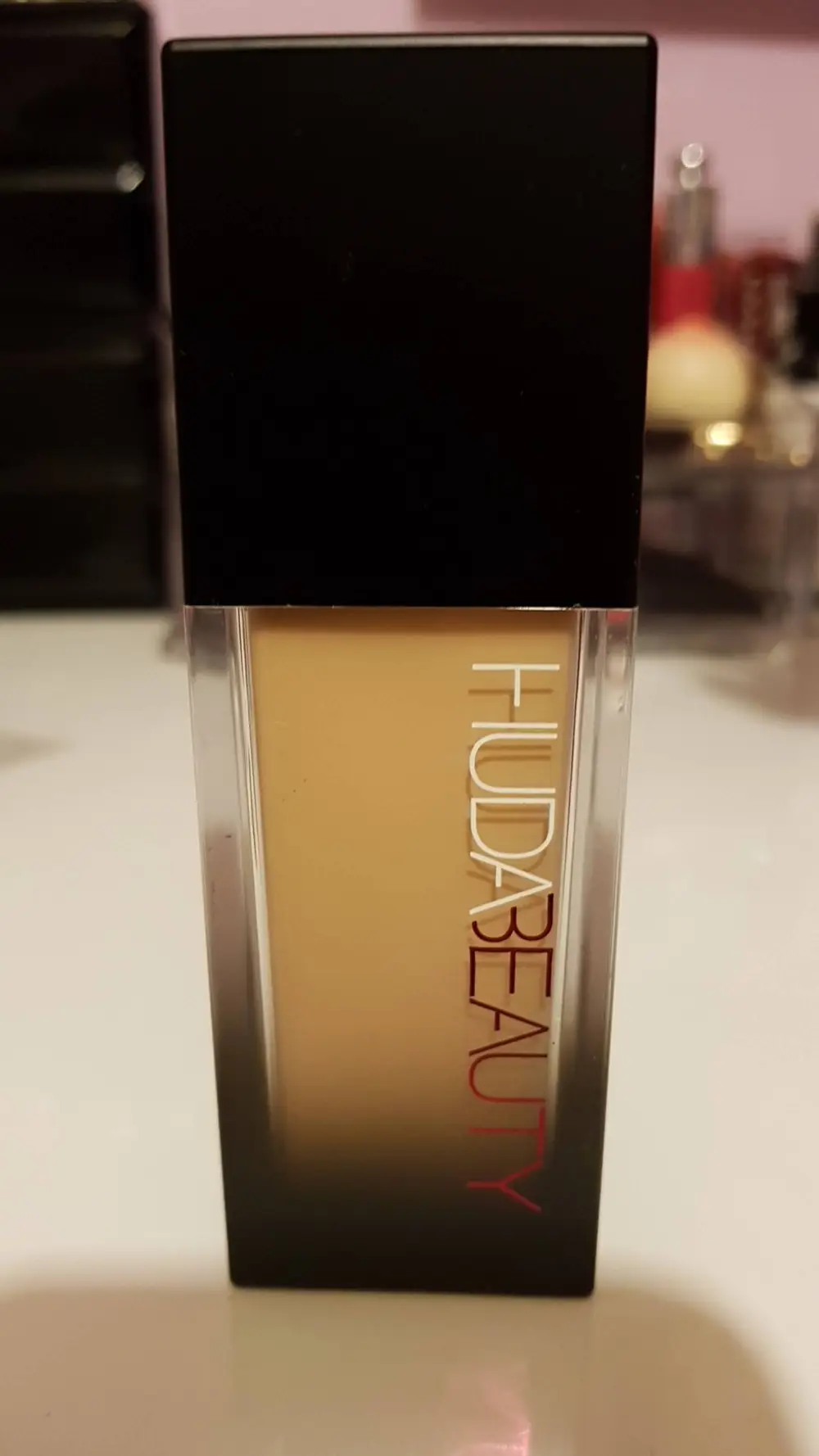 HUDA BEAUTY - Fond de teint