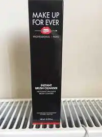 MAKE UP FOR EVER - Instant brush cleanser