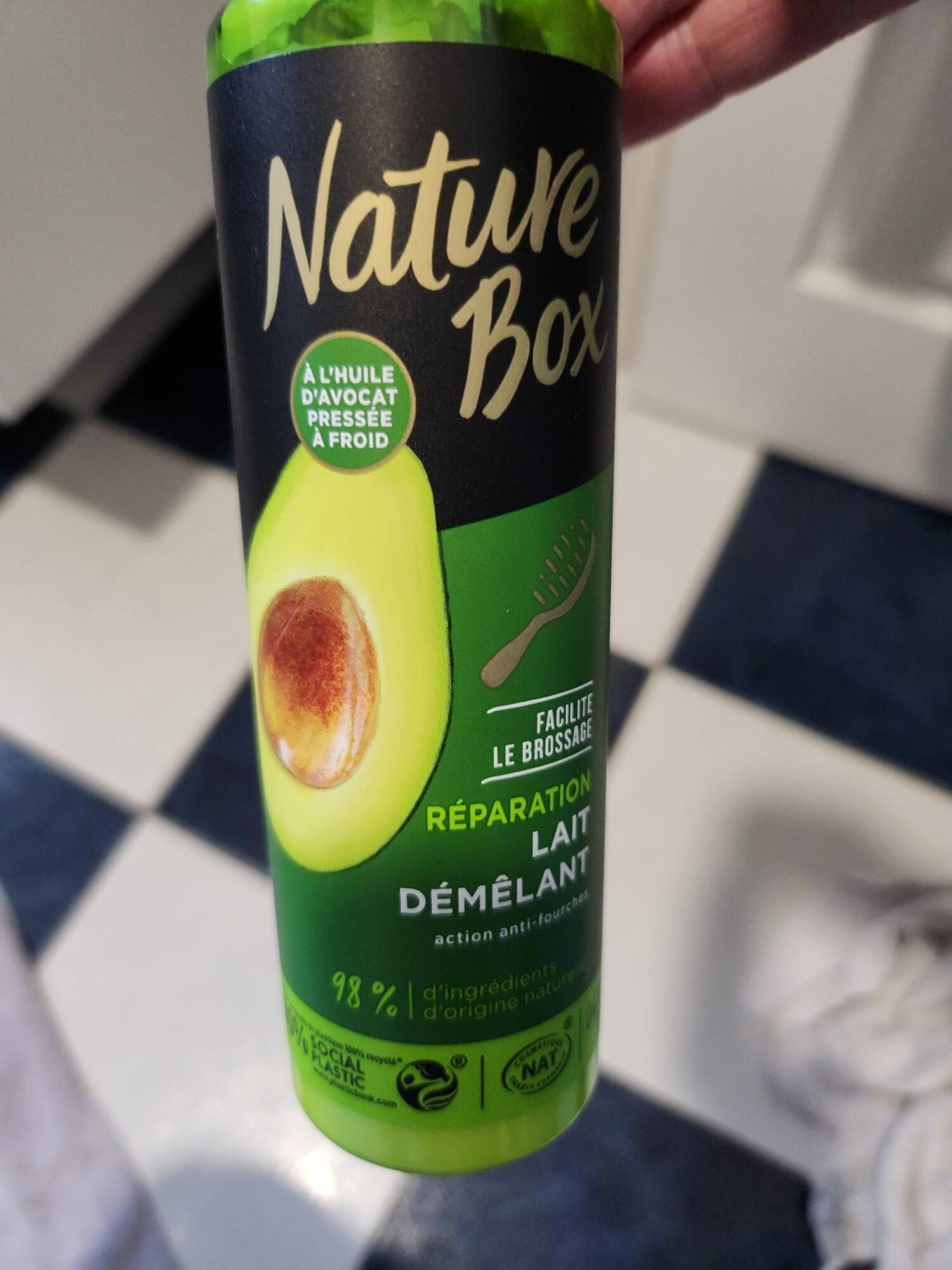 NATURE BOX - Réparation - Lait démêlant à l'huile d'avocat pressée à froid