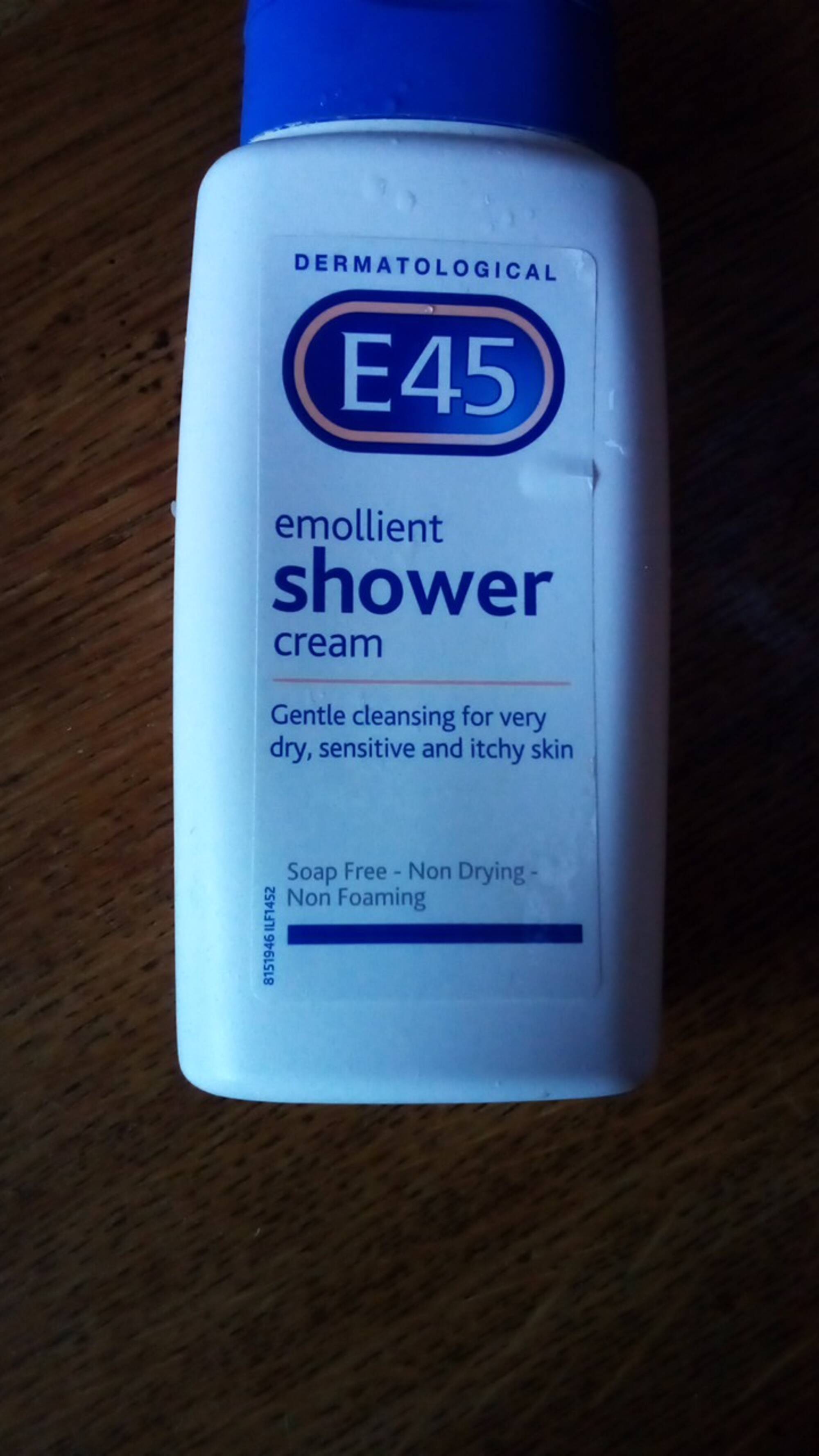 E45 - Emollient shower cream