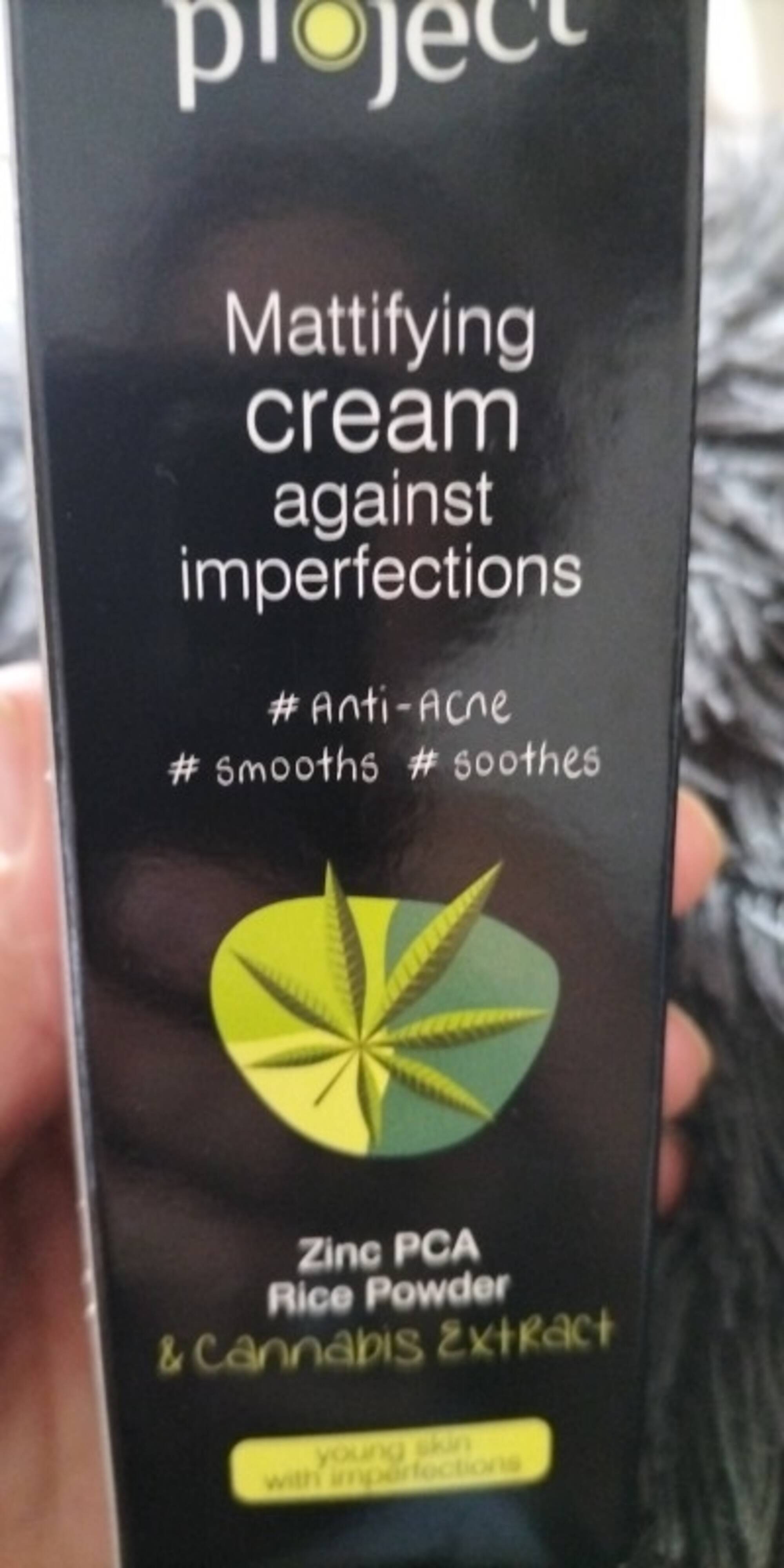 SELFIE PROJECT - Mattifying cream against imperfections