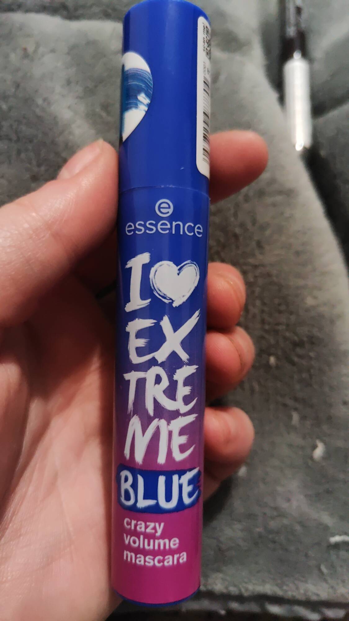 ESSENCE - I love extreme blue - Crazy volume mascara