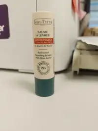 BEAUTERRA - Baume à lèvres nourrissant teinté rouge