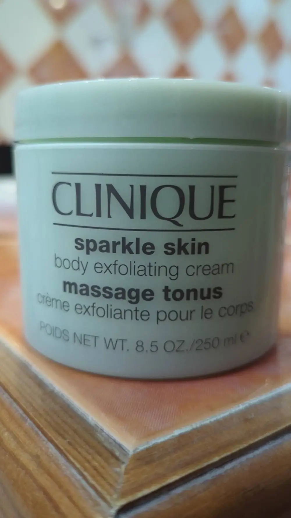 CLINIQUE - Crème exfoliante pour le corps