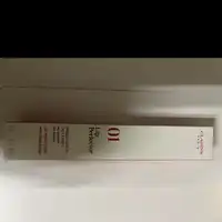 CLARINS - Embellisseur de lèvres au beurre de karité 01