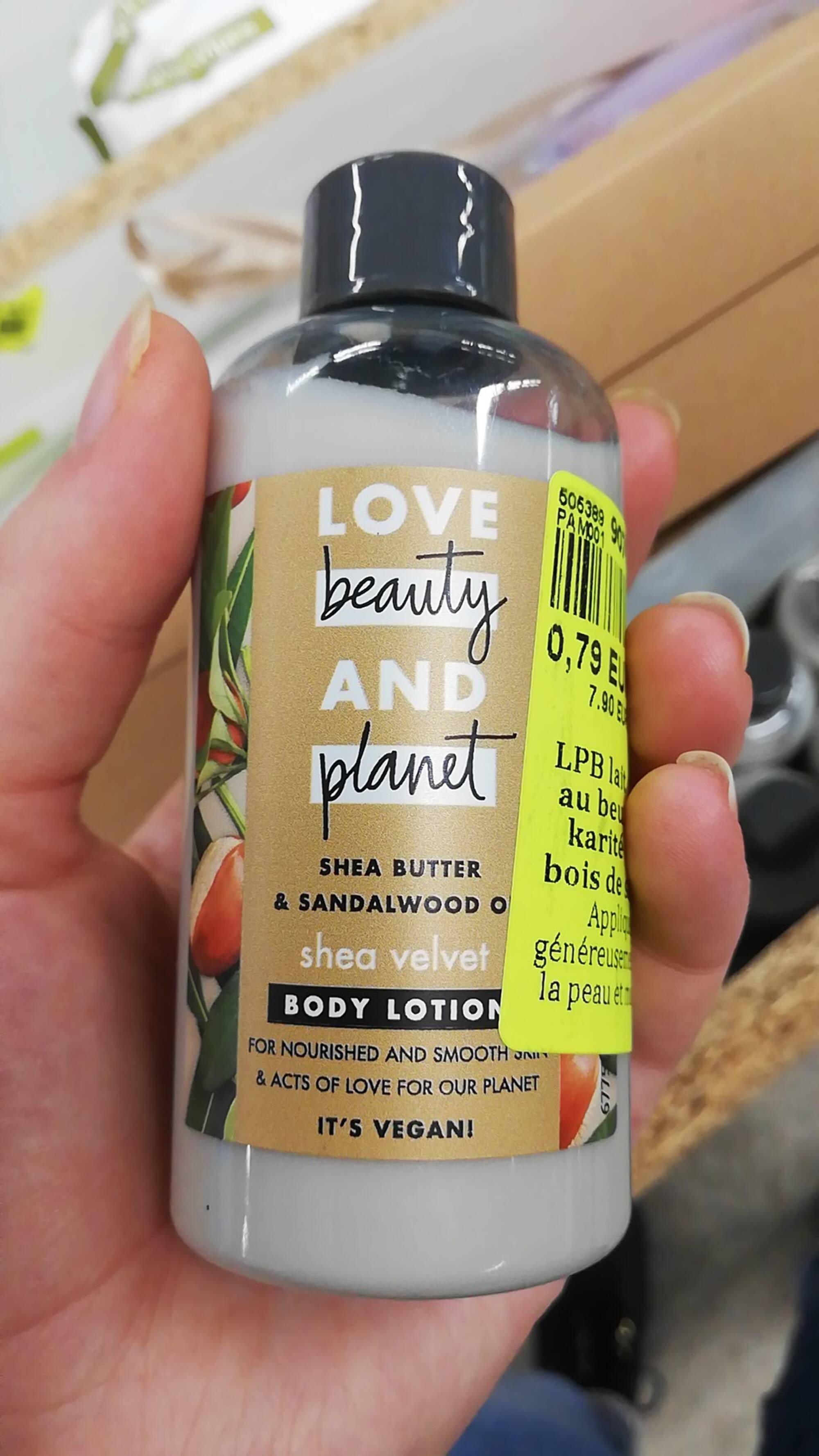 LOVE BEAUTY AND PLANET - Shea Butter & Sandalwood oil - Body Lotion