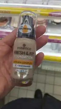 ESSENCE - Frensh  & fit - Foundation 40 fresh sun beige