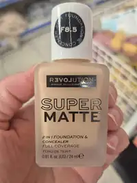 REVOLUTION - Super matte - Fond de teint