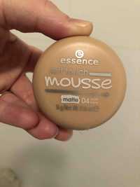 ESSENCE - Soft touch mousse make up 04 matt ivory