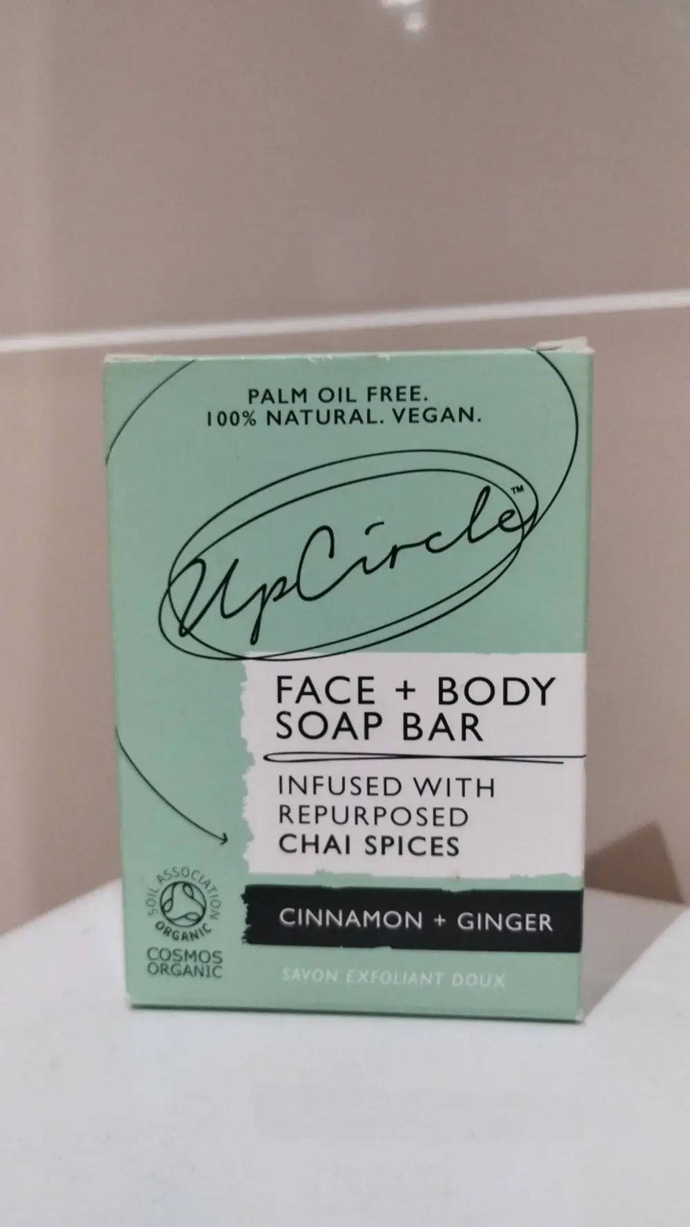 UPCIRCLE - Savon exfloliant doux visage et corps