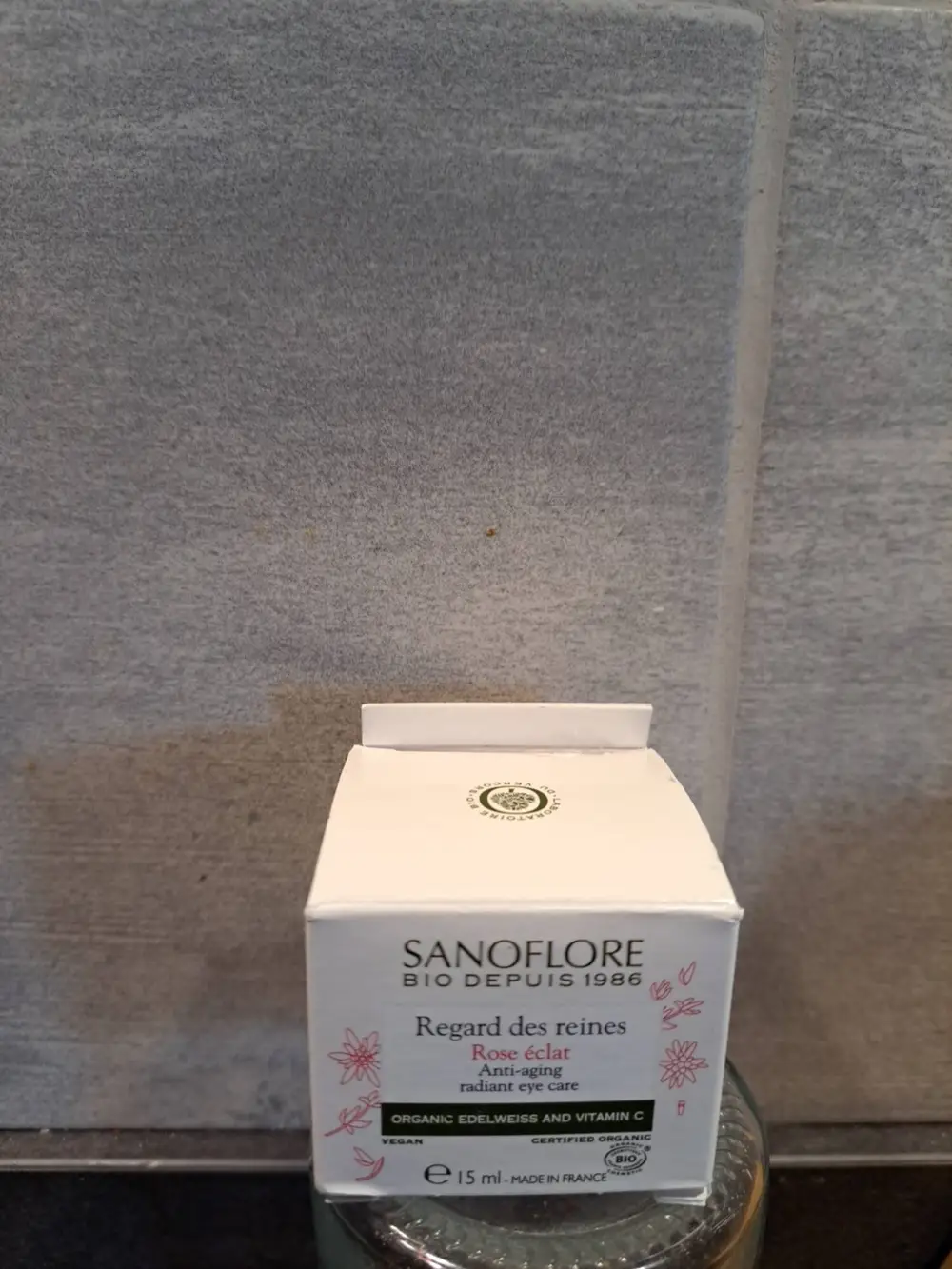 SANOFLORE - Regard des reines  - Anti-aging radiant eye care