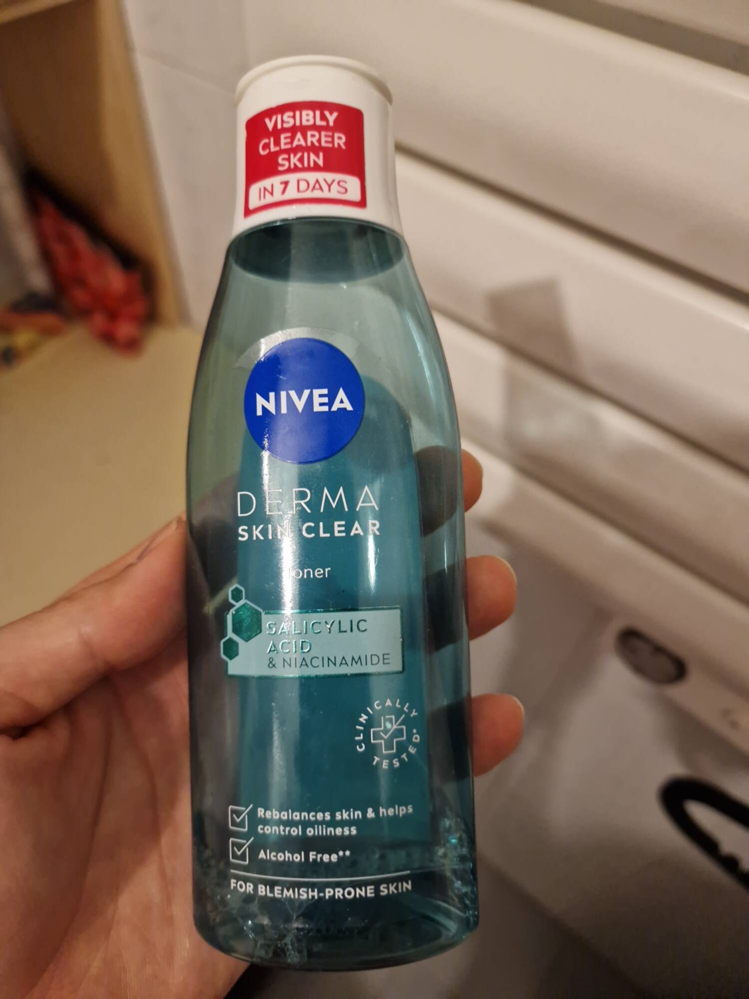 NIVEA - Derma skin clear toner
