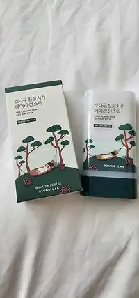 ROUND LAB - Pine calming cica airy sun stick SPF50+