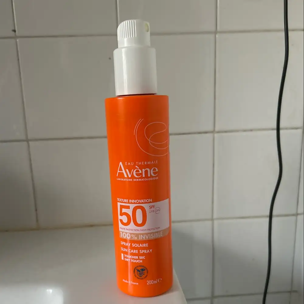EAU THERMALE AVÈNE - Spray solaire texture innovation 100% invisible SPF50