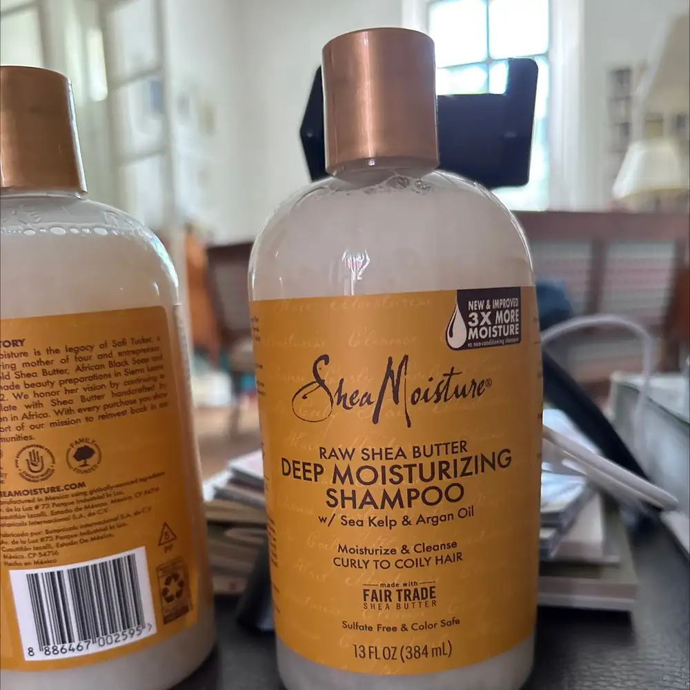 SHEA MOISTURE - Deep moisturising shampoo