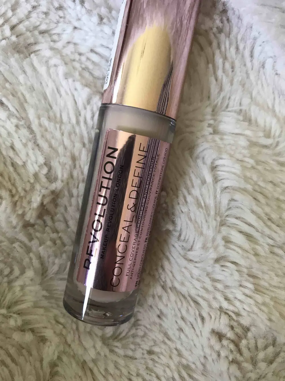 REVOLUTION - Conceal & define - Anti-cernes liquide