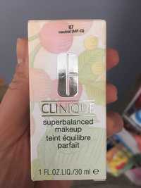 CLINIQUE - Superbalanced makeup - Teint équilibre parfait
